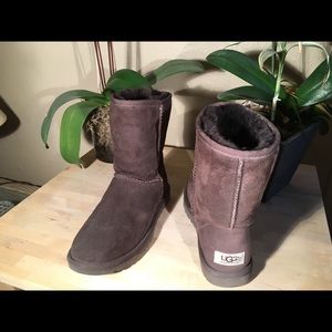 Ugg Boots, Classic Short ,Chocolate Brown